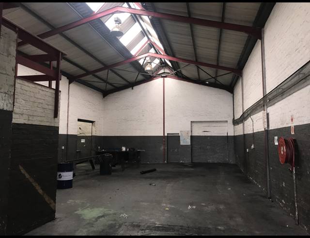245M² WAREHOUSE RENTED IN OKAVANGO PARK
